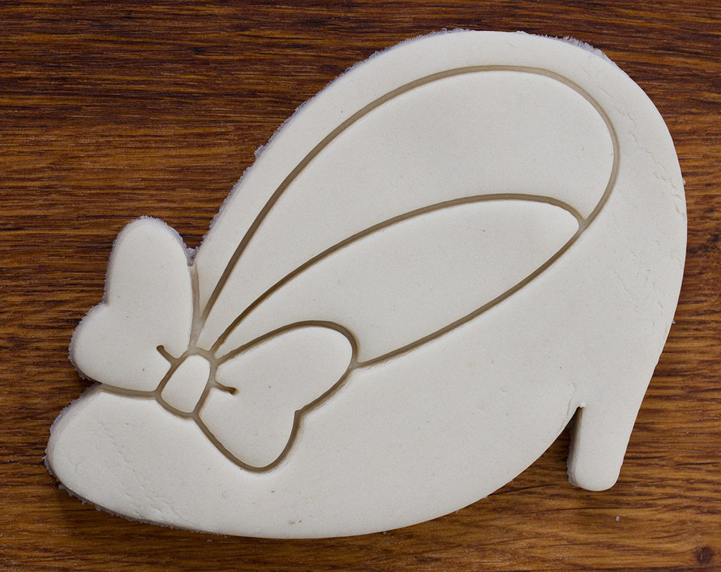 Minnie Mouse Shoe with Bow Cookie Cutter 3D model 3D printable | CGTrader