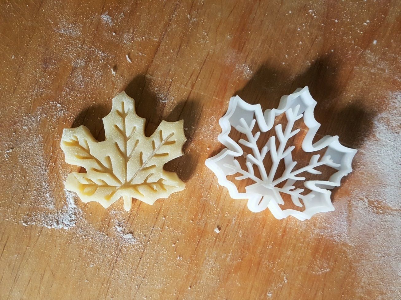 Maple leaf cookie cutter