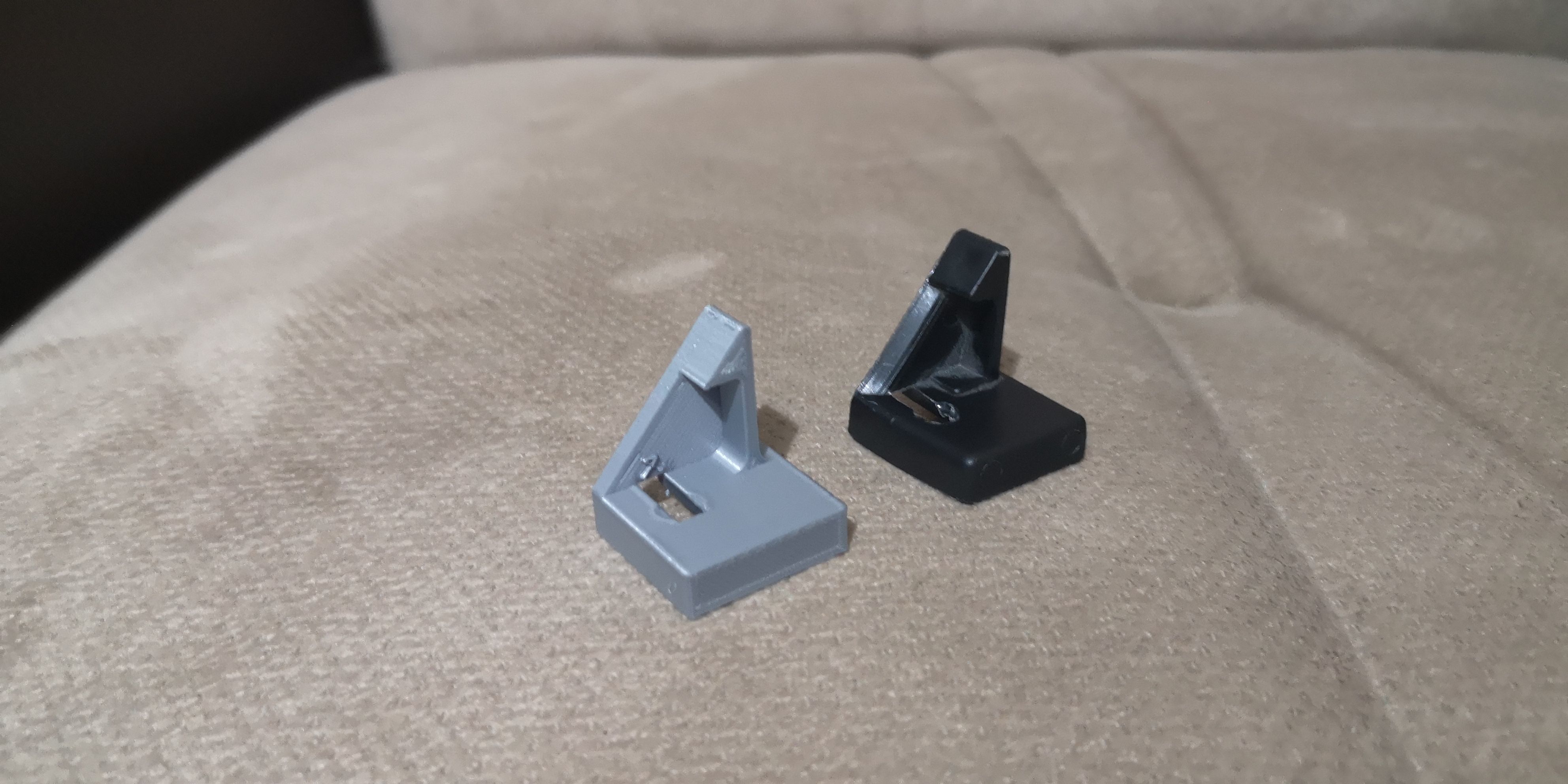 Fantom upright vacuum cleaner lock