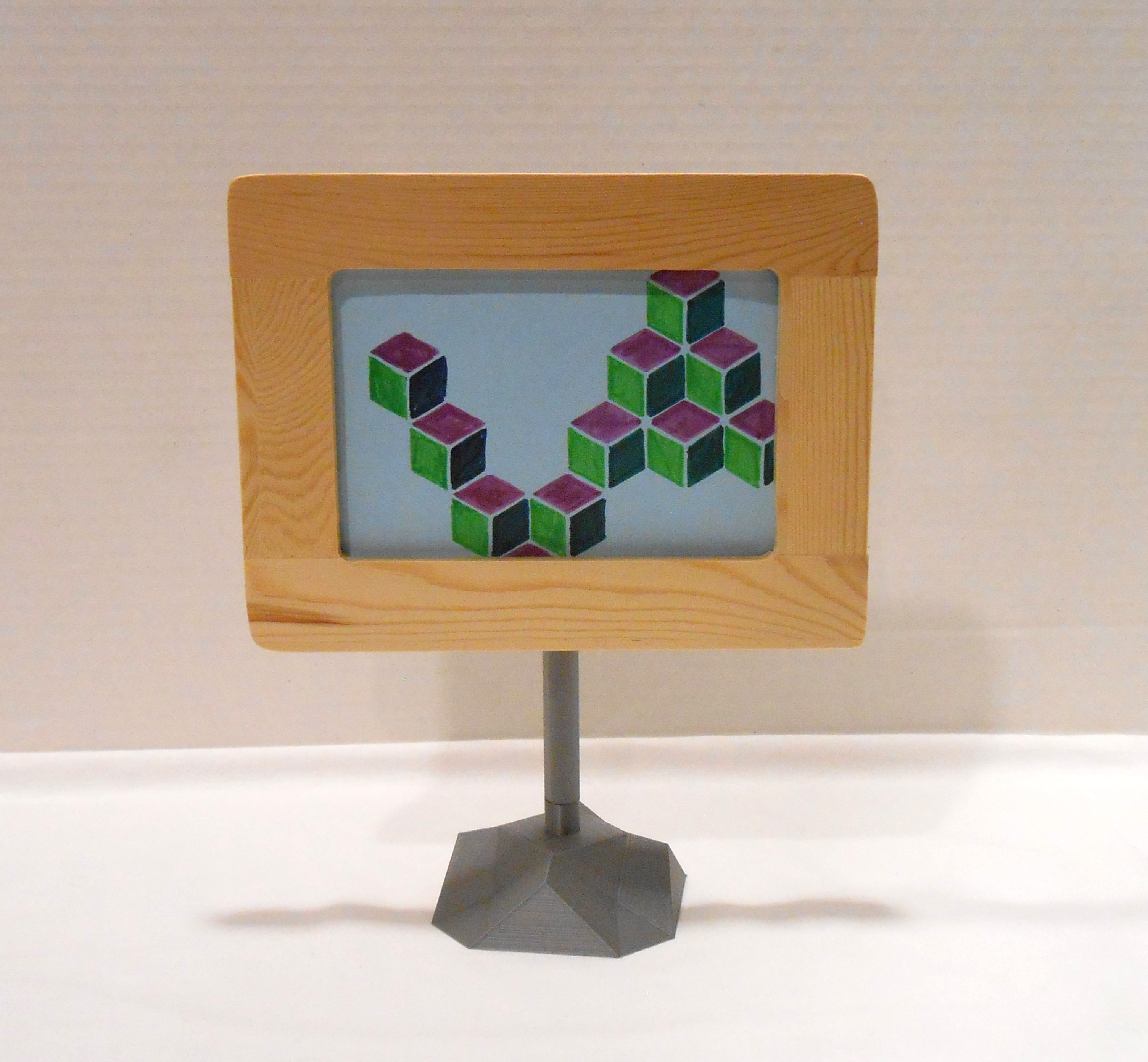 Geom Picture Frame Stand