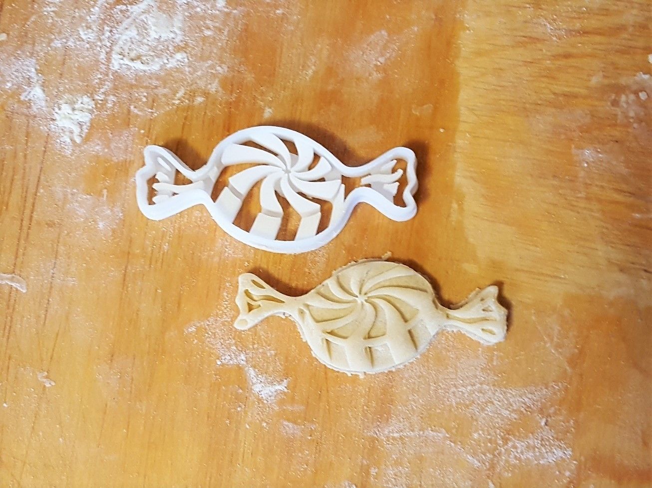 Candy cookie cutter